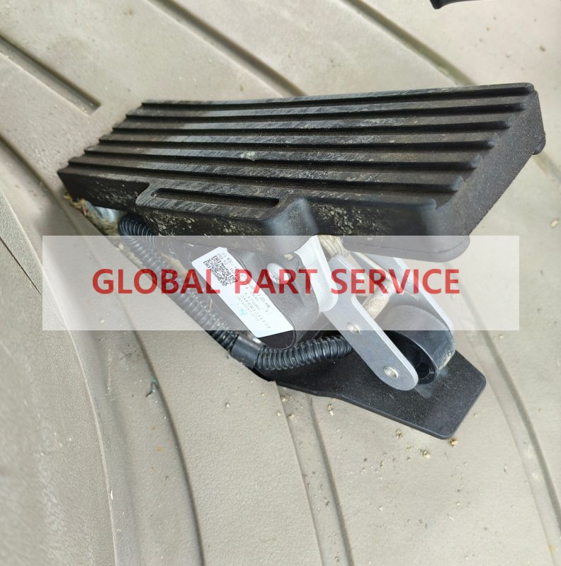 BZF0074-006 ACCELERATOR PEDAL FIT FOR LOVOL TRACTOR M2004 M1604 M1004